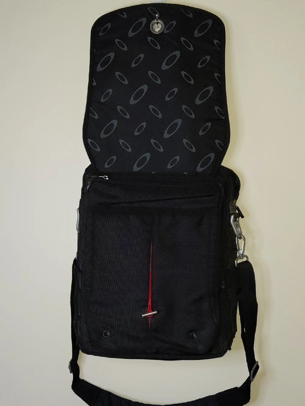 Oakley padded zipper usable